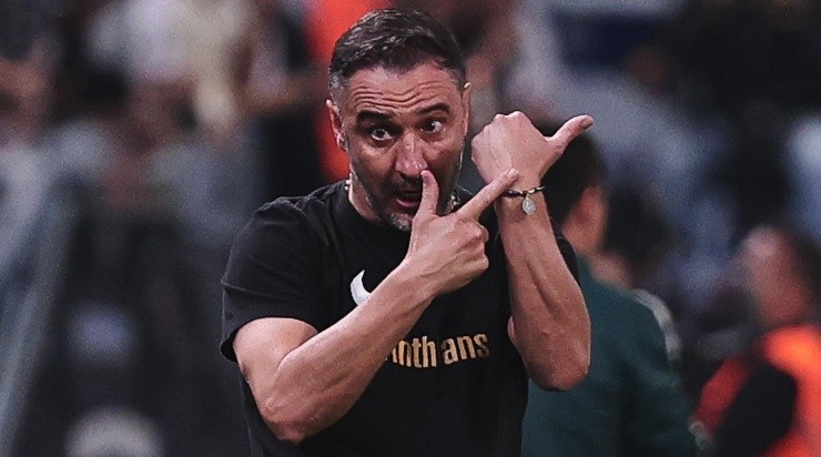 Foto: Ettore Chiereguini/AGIF - Treinador vem sendo muito criticado pelos torcedores do Corinthians.