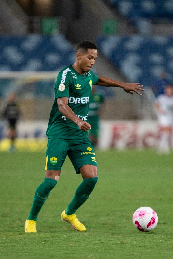 Foto: Gil Gomes/AGIF – João Lucas pode reforçar o Santos
