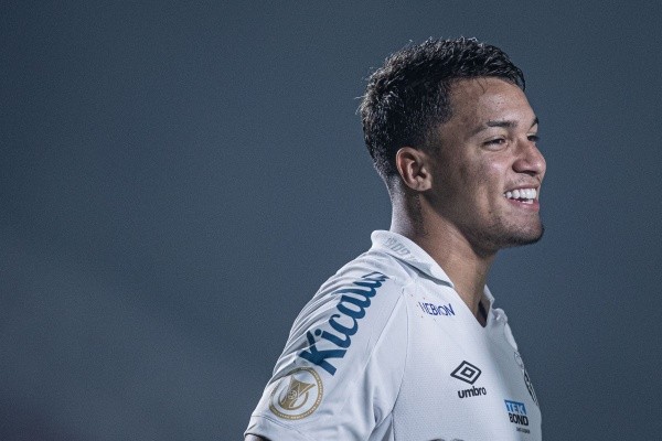 GO - Goiania - 02/11/2022 - BRASILEIRO A 2022, ATLETICO-GO X SANTOS - Marcos Leonardo jogador do Santos comemora seu gol durante partida contra o Atletico-GO no estadio Antonio Accioly pelo campeonato Brasileiro A 2022. Foto: Heber Gomes/AGIF