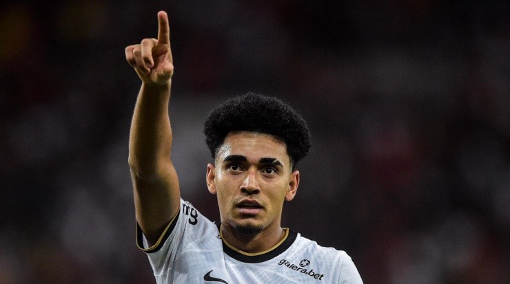 Du Queiroz tem futuro incerto no Corinthians. Foto: Thiago Ribeiro/ AGIF