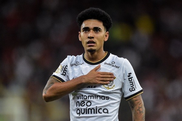 Foto: Thiago Ribeiro/AGIF – Du Queiroz entrou na mira do Lyon