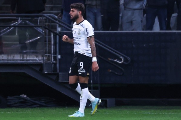Foto: Marcello Zambrana/AGIF – Yuri pode ficar em definitivo no Timão