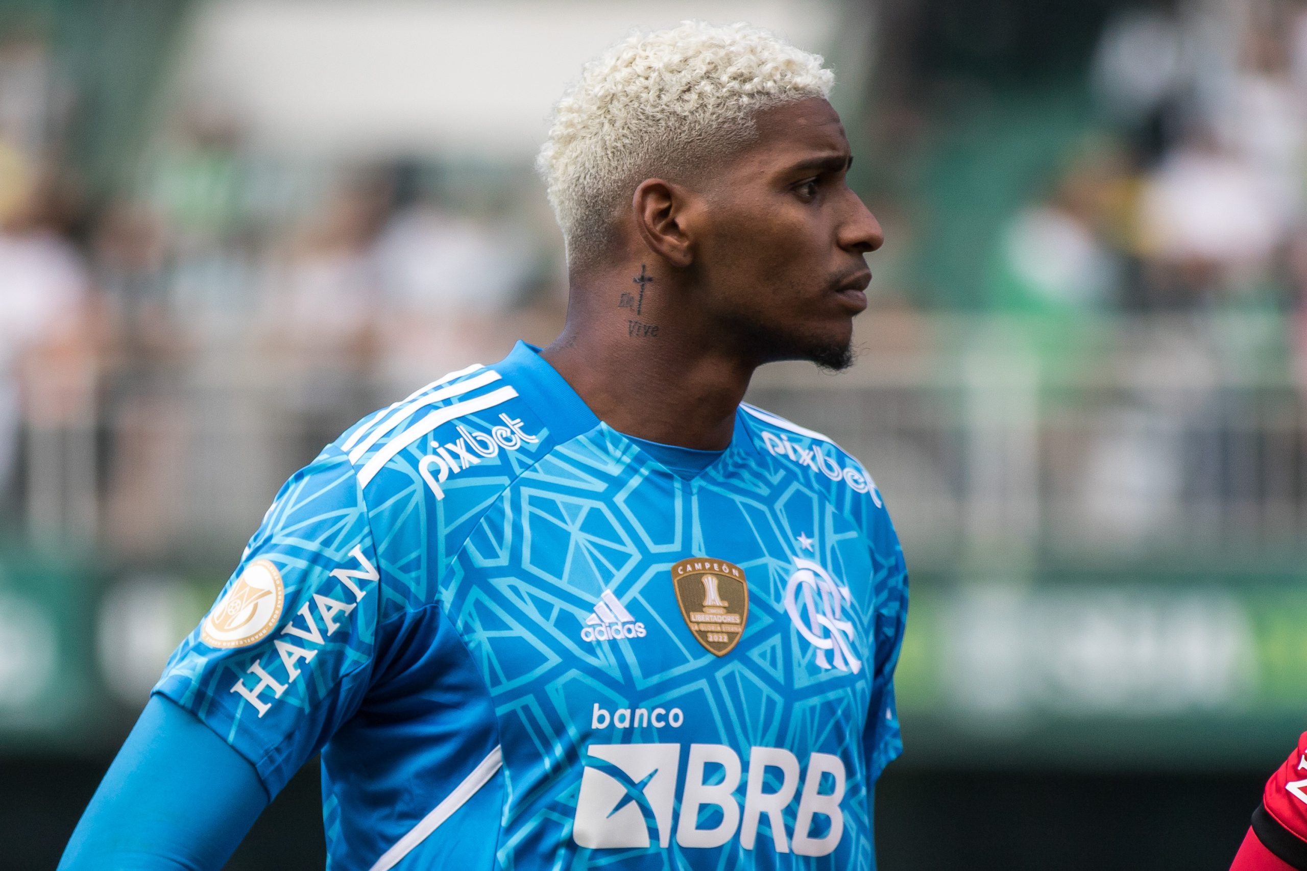 Foto: Robson Mafra/AGIF – Hugo Souza tem contrato válido no Mais Querido até o fim de 2025