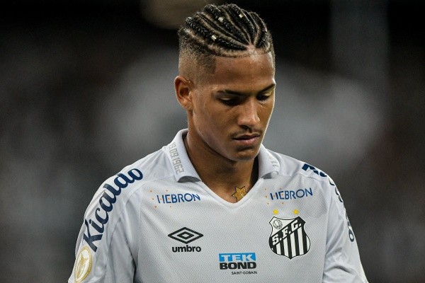 Foto: Thiago Ribeiro/AGIF – Ângelo pode render bolada ao Peixe