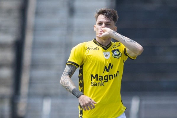 Foto: (Diogo Reis/AGIF) - Antes de ser contratado pelo Corinthians, Chrystian Barletta marcou gol no Santos com a camisa do São Bernardo