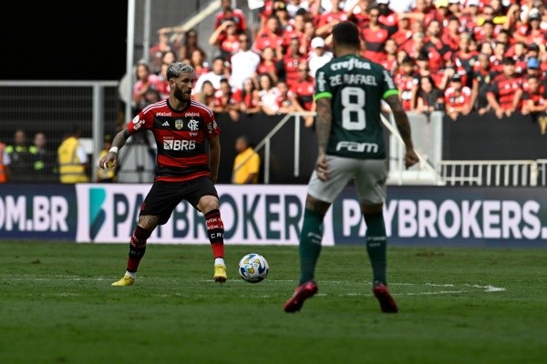 Foto:Mateus Bonomi/AGIF – Zé Rafael falhou no pênalti do Flamengo