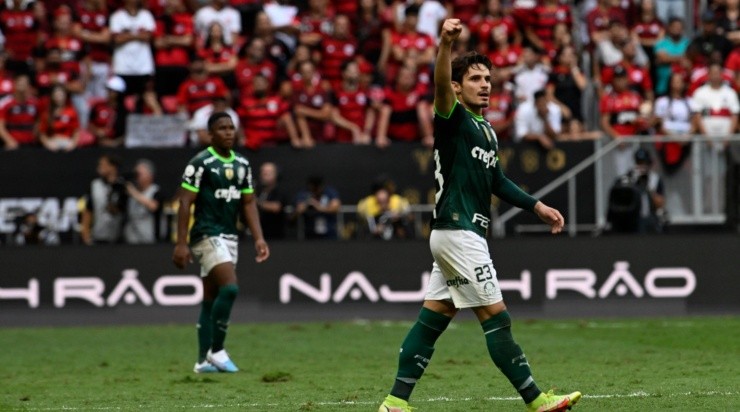 Foto: Mateus Bonomi/AGIF - Veiga marcou duas vezes na partida.