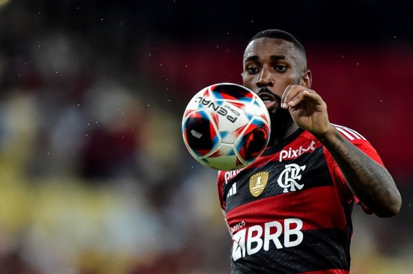 Foto: Thiago Ribeiro/AGIF – Gerson aproveitou tempo livre no Flamengo para se recuperar 100% de problemas no tornozelo
