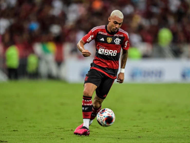 Thiago Ribeiro/AGIF – Matheuzinho, cria do Ninho do Urubu