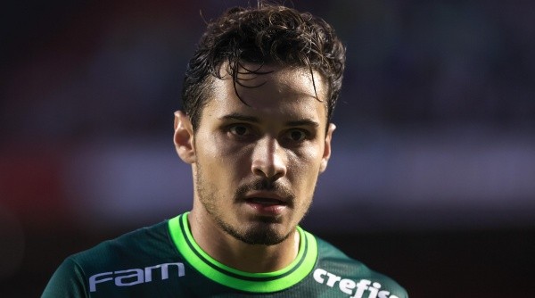 SP - Sao Paulo - 04/02/2023 - PAULISTA 2023, PALMEIRAS X SANTOS - Raphael Veiga jogador do Palmeiras durante partida contra o Santos no estadio Morumbi pelo campeonato Paulista 2023. Foto: Marcello Zambrana/AGIF