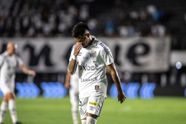 Foto: (Abner Dourado/AGIF) - O futebol do Santos não tem convencido a torcida
