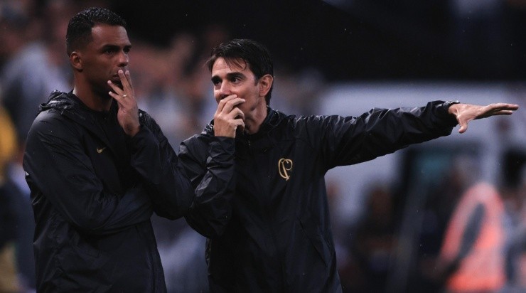 Ettore Chiereguini/AGIF – Fernando Lázaro, técnico do Corinthians