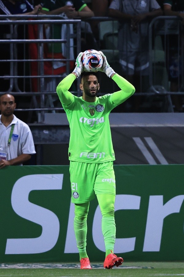 Foto: Ettore Chiereguini/AGIF – Weverton é pedido pela torcida do Flamengo