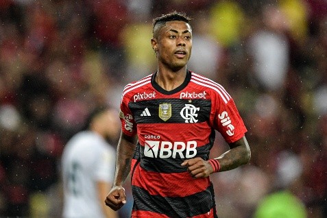 Bruno Henrique vem aí. Atacante deve ser acionado contra o Cruzeiro Foto: Thiago Ribeiro/AGIF