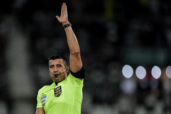Foto:Thiago Ribeiro/AGIF – Bráulio da Silva Machado anulou o gol de Rony
