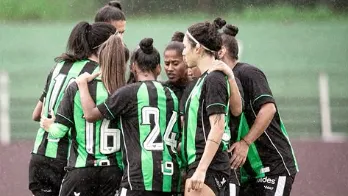 Time feminino do América-MG em camp 