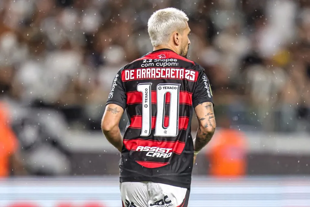 Arrascaeta, do Flamengo, durante partida contra o Botafogo no Mangueirão pela Supercopa 2025. Foto: Fernando Torres / AGIF