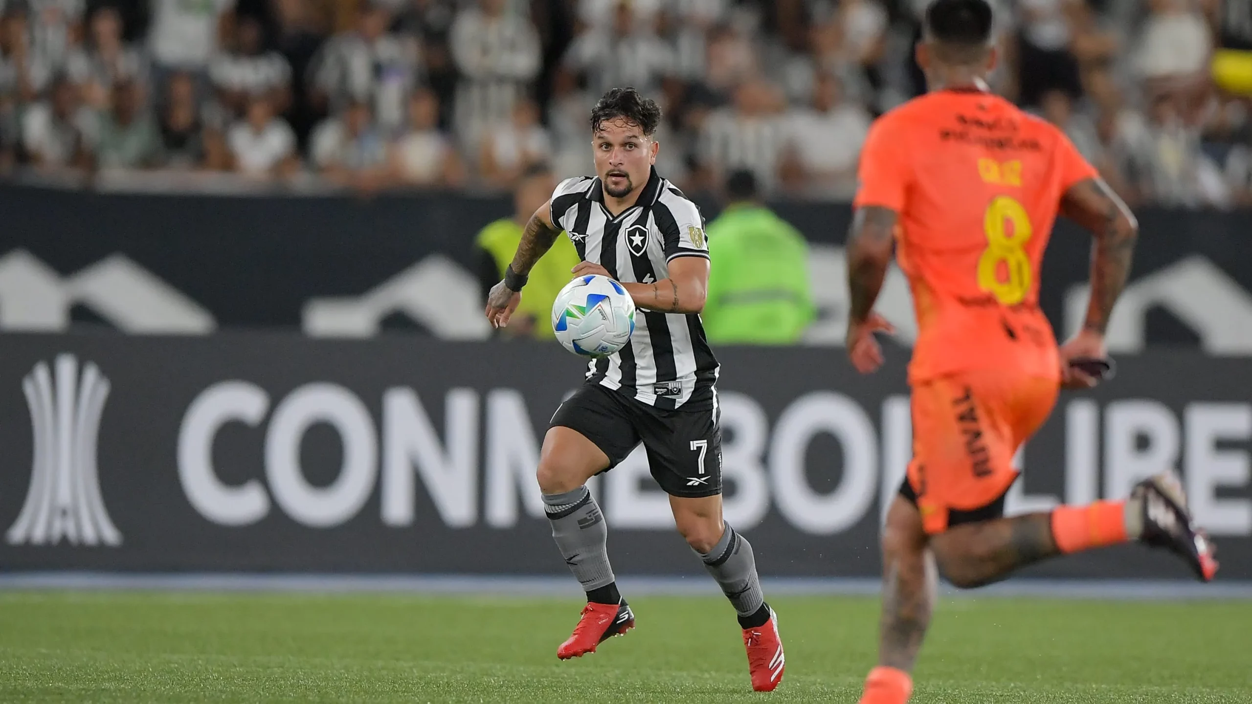 Artur em partida do Botafogo. Foto: Thiago Ribeiro/AGIF
