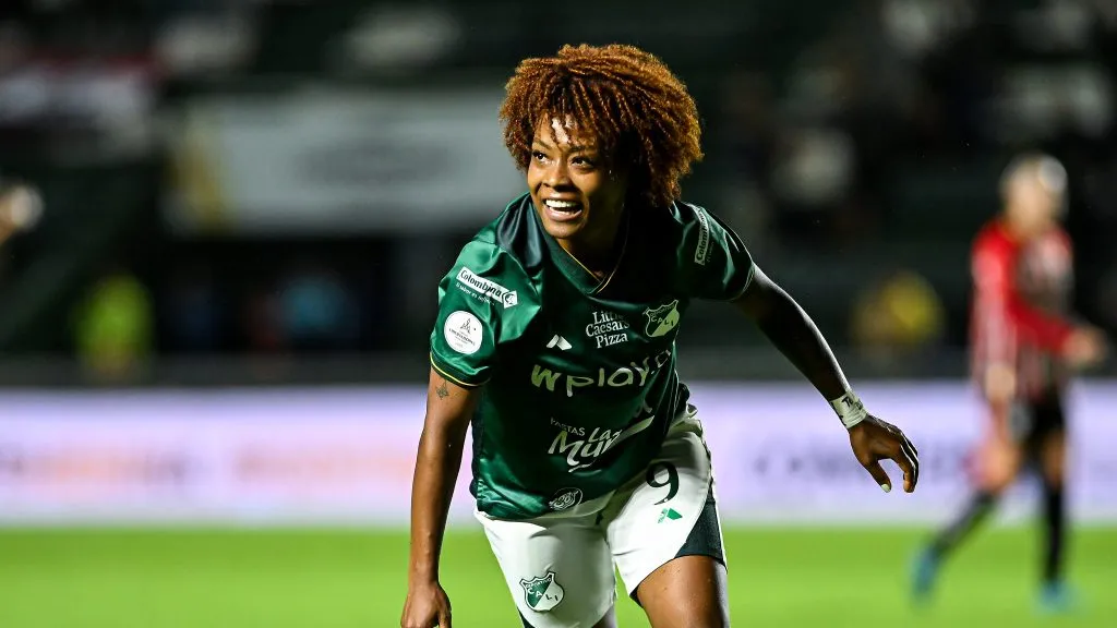 Jogadora do Deportivo Cali em campo pela Libertadores Feminina