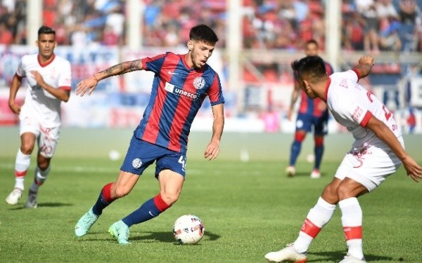 Divulgação / San Lorenzo/ Agustín Martegani em campo. 