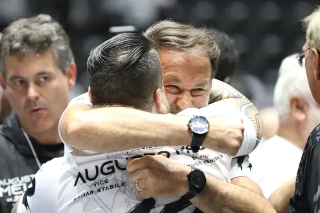 Augusto Melo comemora vitória na eleição no Corinthians. José Manoel Idalgo / Corinthians
