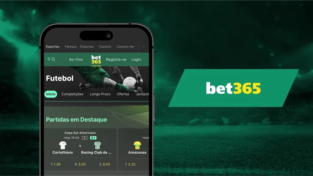 Imagem de divulgação da bet365 com smartphone aberto na casa de apostas contra fundo em tons sépia de estádio de futebol. Do lado direito, pode-se ver a logo da bet365 em tons de branco e amarelo.