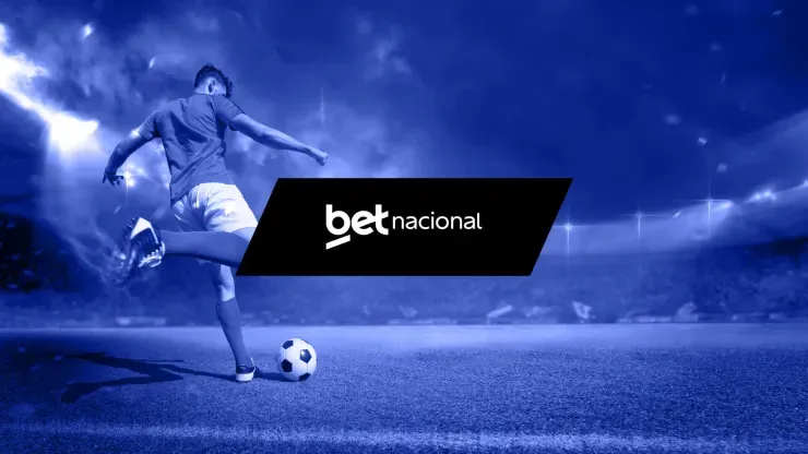 Imagem em tons de azul, com jogador pronto a chutar bola do lado esquerdo do campo de futebol, e logo da betnacional ao centro