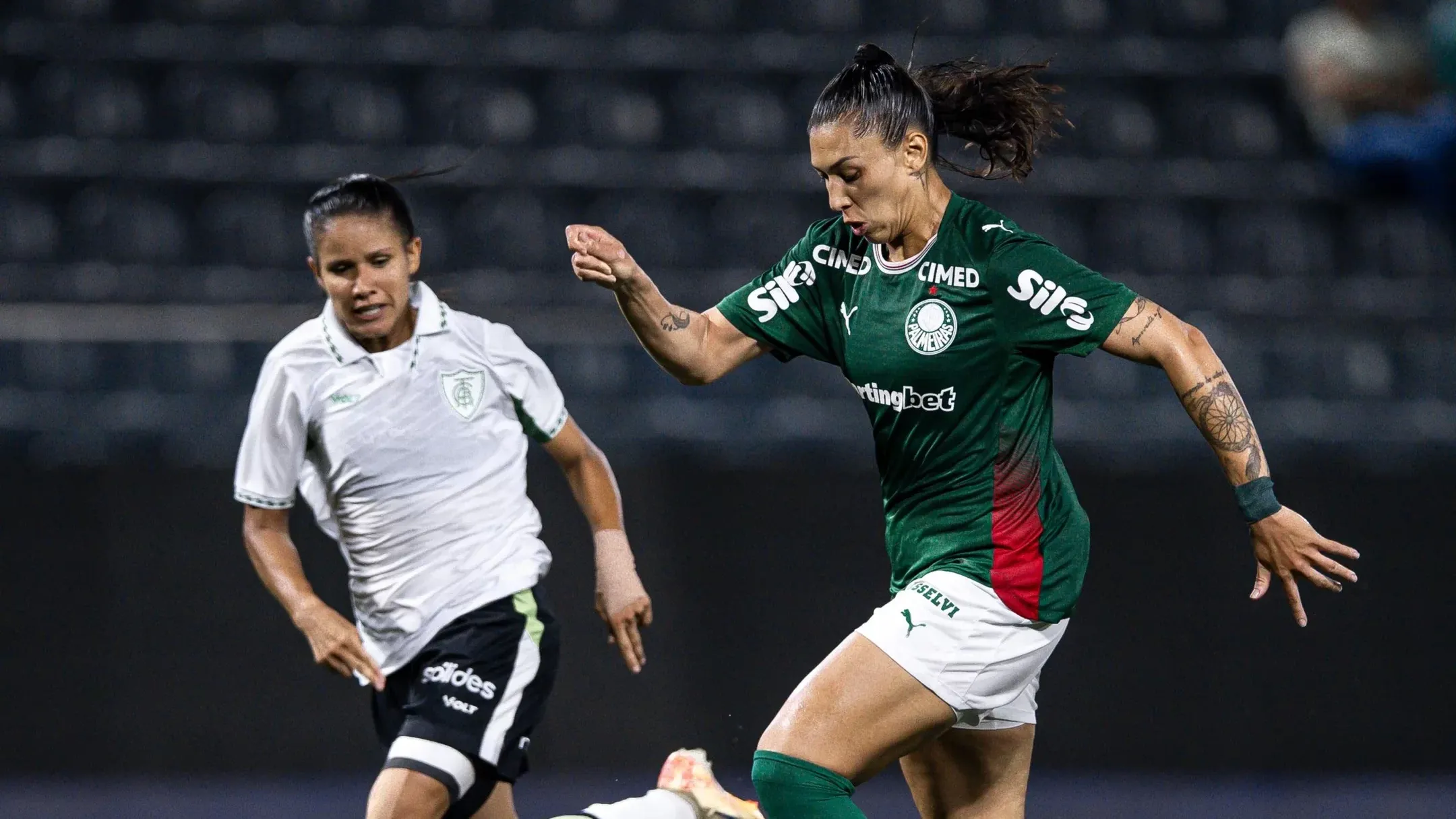 Bia Zaneratto em campo pelo Palmeiras