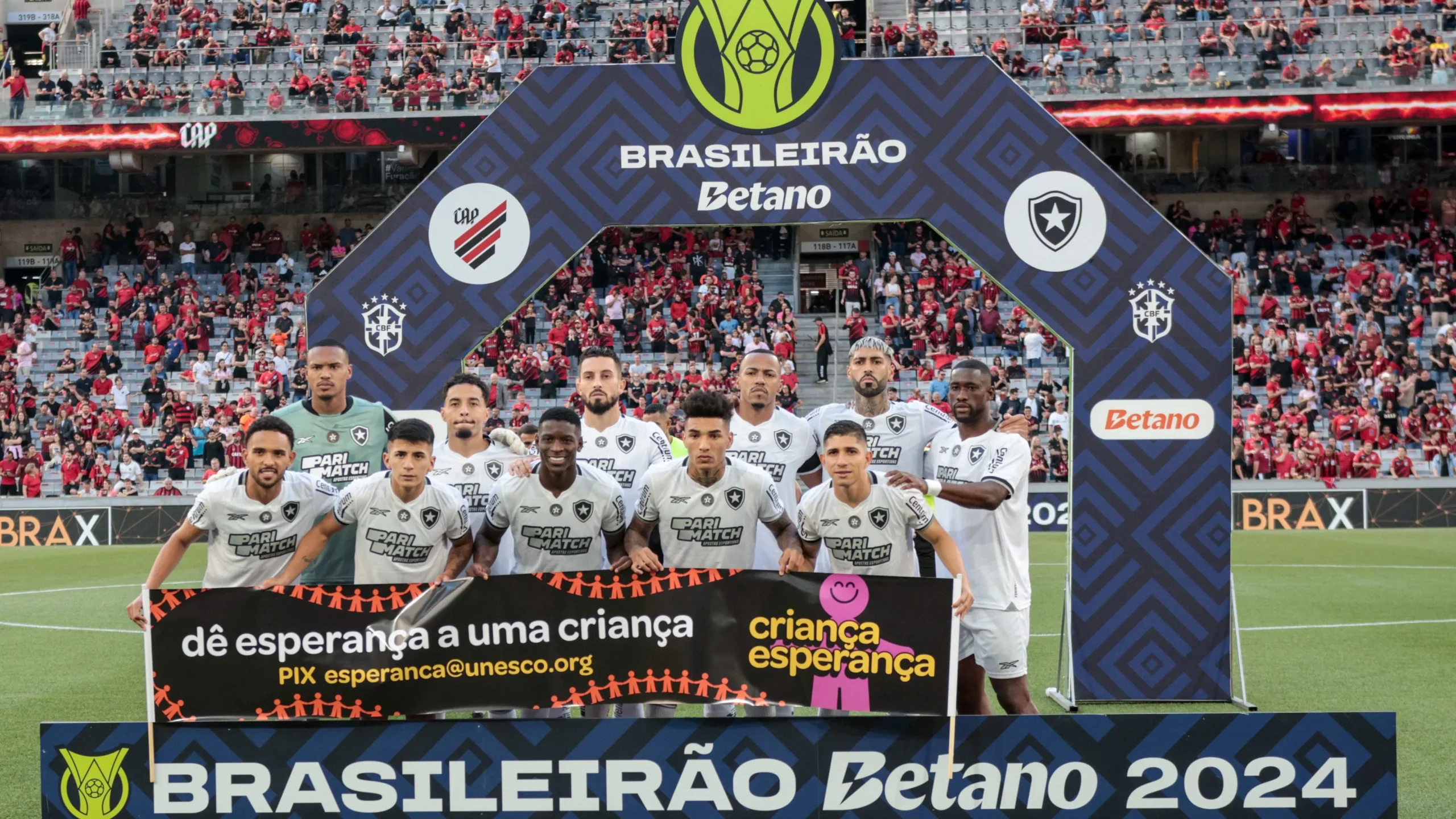 Botafogo na Arena da Baixada em 2024. Foto: Robson Mafra/AGIF