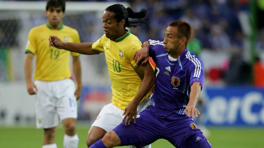 Ronaldinho e Nakata pela Copa do Mundo de 2006.  (Photo by Jamie McDonald/Getty Images)
