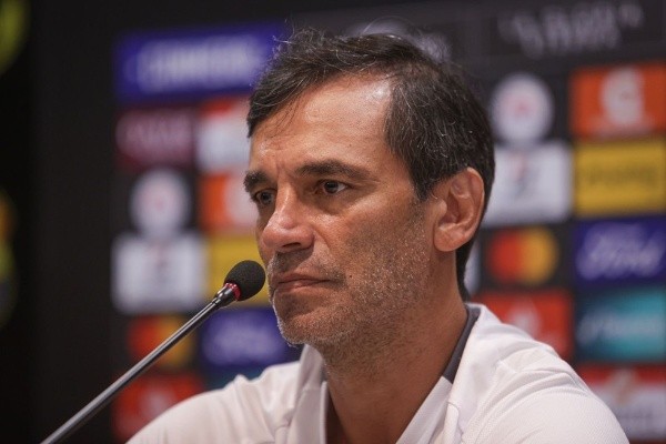 Twitter/Barcelona SC/ Bustos é o novo treinador do Santos. 
