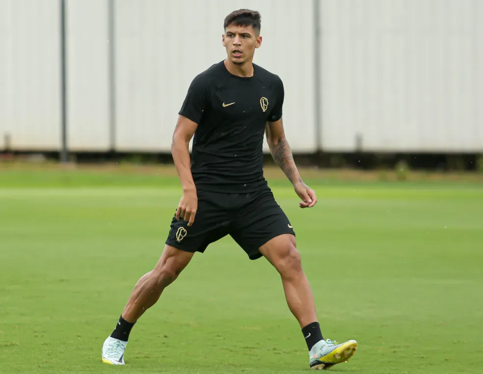Caetano treinando no CT Joaquim Grava – Foto: Agência Corinthians