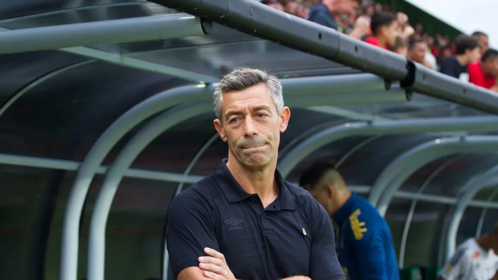 Pedro Caixinha técnico do Santos durante partida contra o Velo Clube, Roberto Gardinalli/AGIF