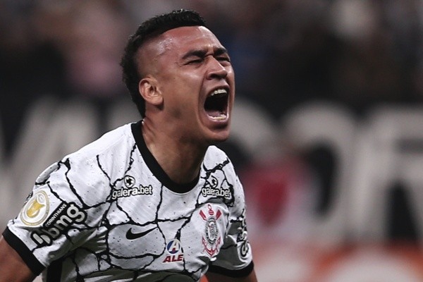Ettore Chiereguini/AGIF – Cantillo comemorando seu gol marcado contra o Fortaleza, neste sábado (6) na Neo Química Arena.
