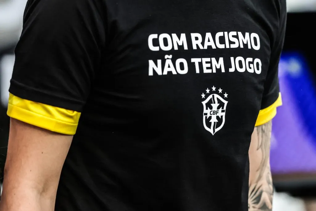 Com racismo não tem jogo. Foto: Marcello Zambrana/AGIF