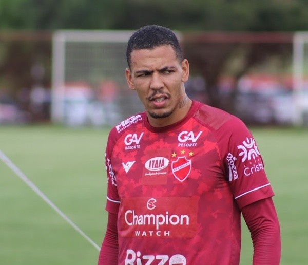 Foto: Fernando Brito / Divulgação Vila Nova F.C. – Clayton chega para ser mais uma opção no ataque do Coritiba