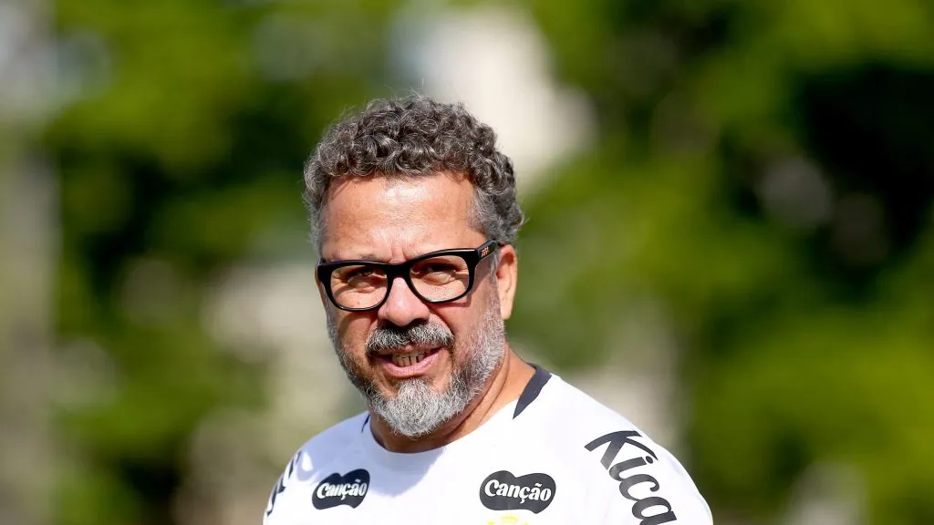 Cleber Xavier técnico do Santos durante treino, Foto: Mauricio De Souza/AGIF