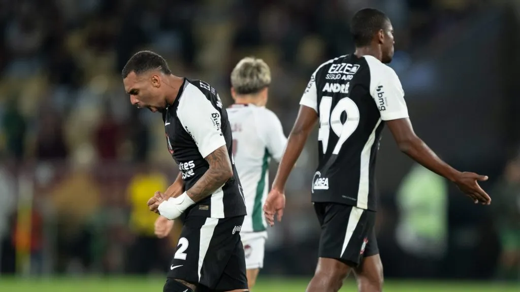Matheuzinho jogador do Corinthians comemora vitoria apos partida contra o Fluminense no estadio Maracana pelo campeonato Brasileiro A 2025.   Foto: Jorge Rodrigues/AGIF