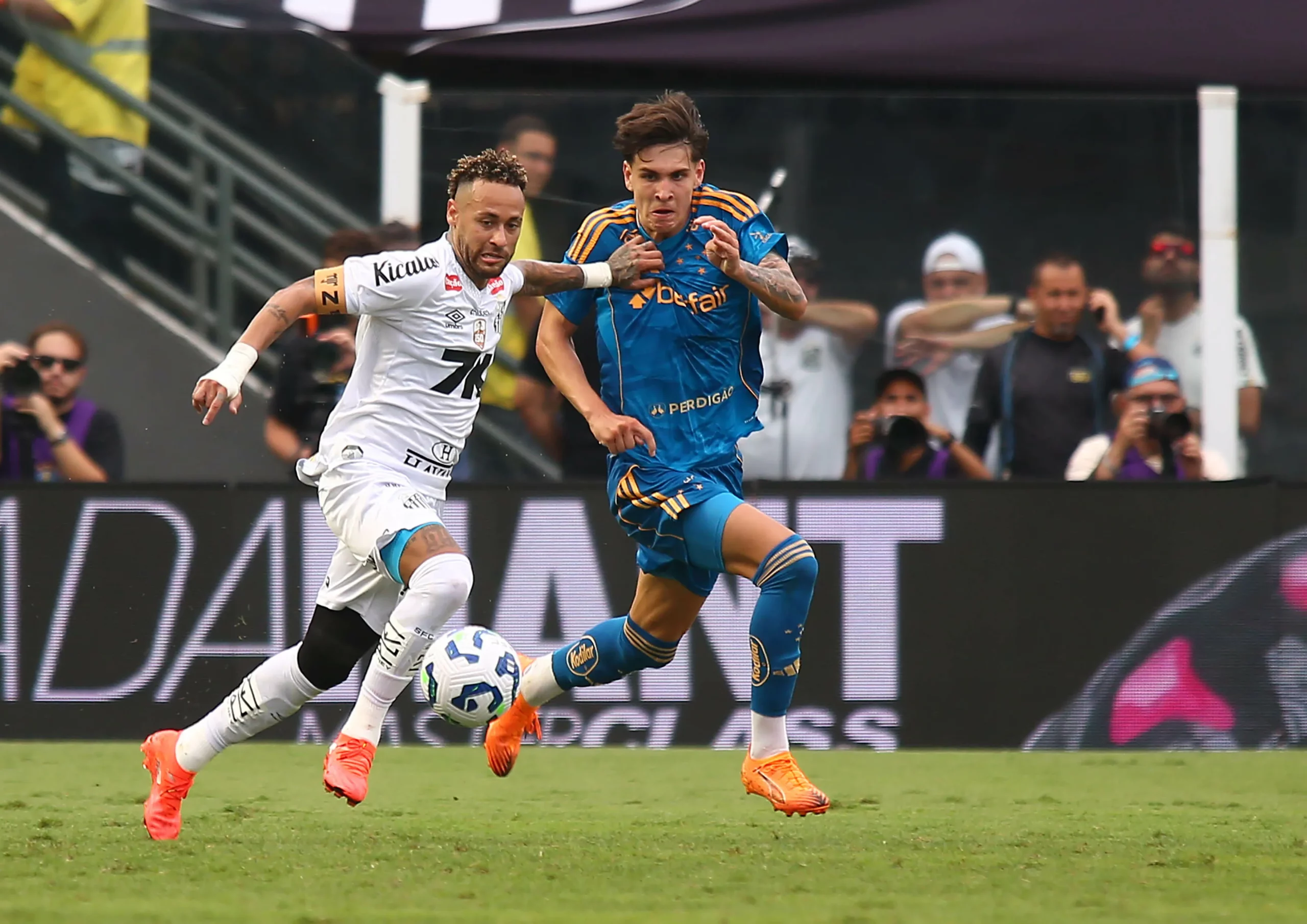 Último duelo entre as equipes terminou com vitória do Santos, na Vila Belmiro. Foto: Mauricio De Souza/AGIF