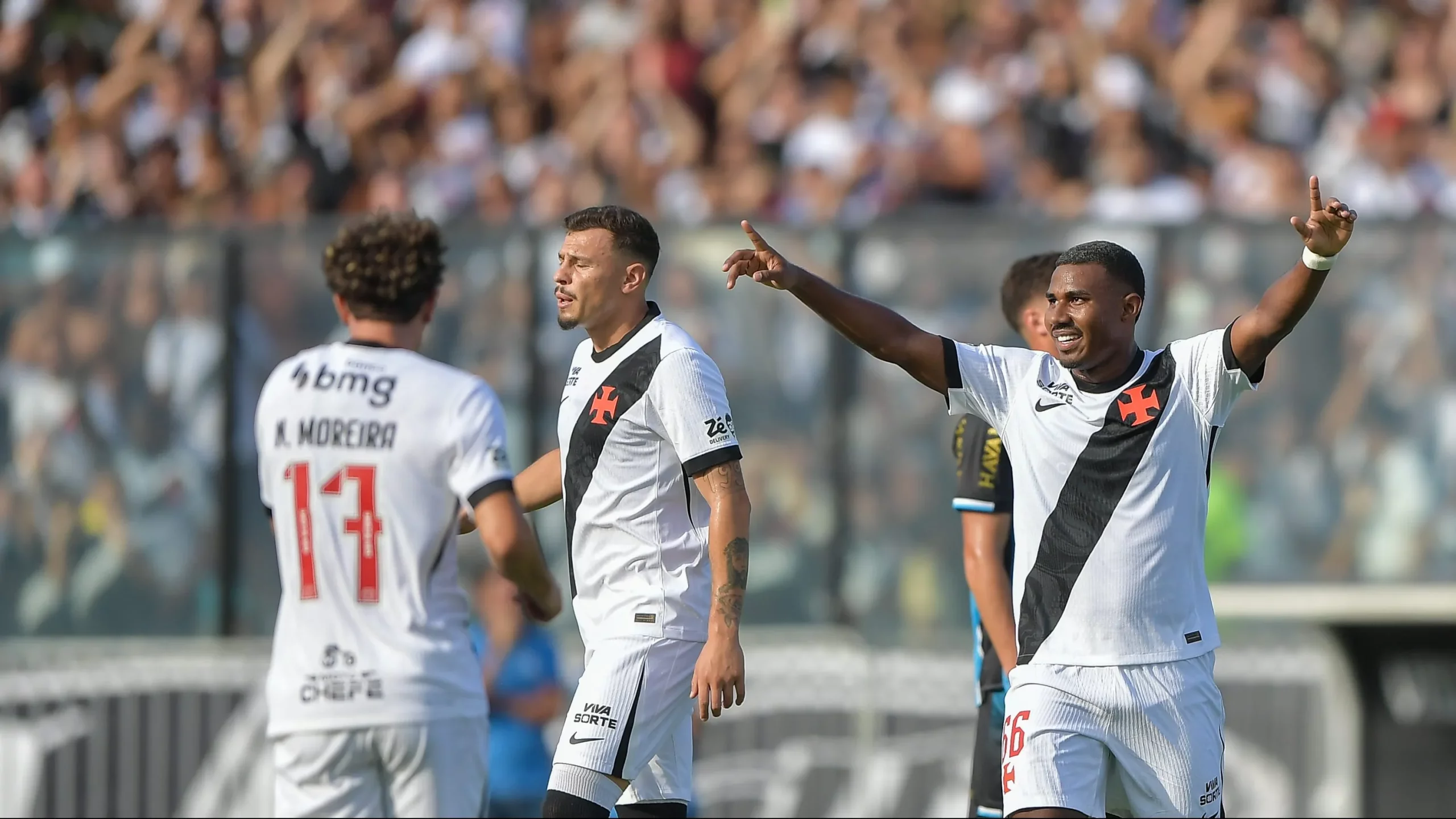 Cuiabano jogador do Vasco comemora seu gol durante partida contra o Gremio no estadio Sao Januario pelo campeonato Brasileiro A 2026. Foto: Thiago Ribeiro/AGIF