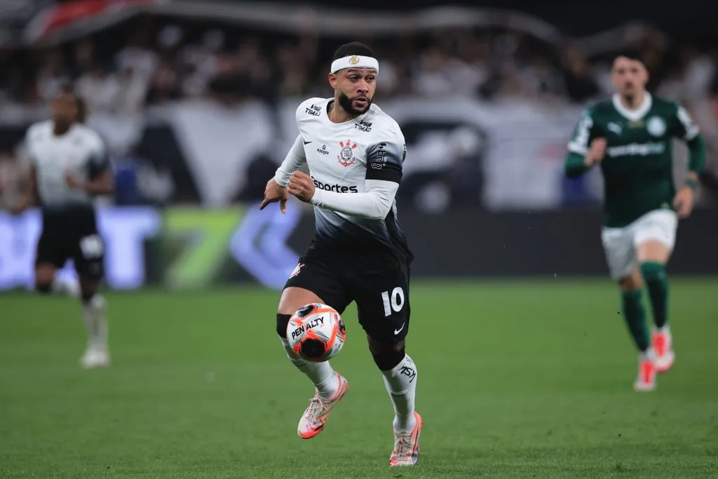 SP – SAO PAULO – 27/03/2025 – PAULISTA 2025 FINAL, CORINTHIANS X PALMEIRAS – Memphis Depay jogador do Corinthians durante partida contra o Palmeiras no estadio Arena Corinthians pelo campeonato Paulista 2025. Foto: Ettore Chiereguini/AGIF