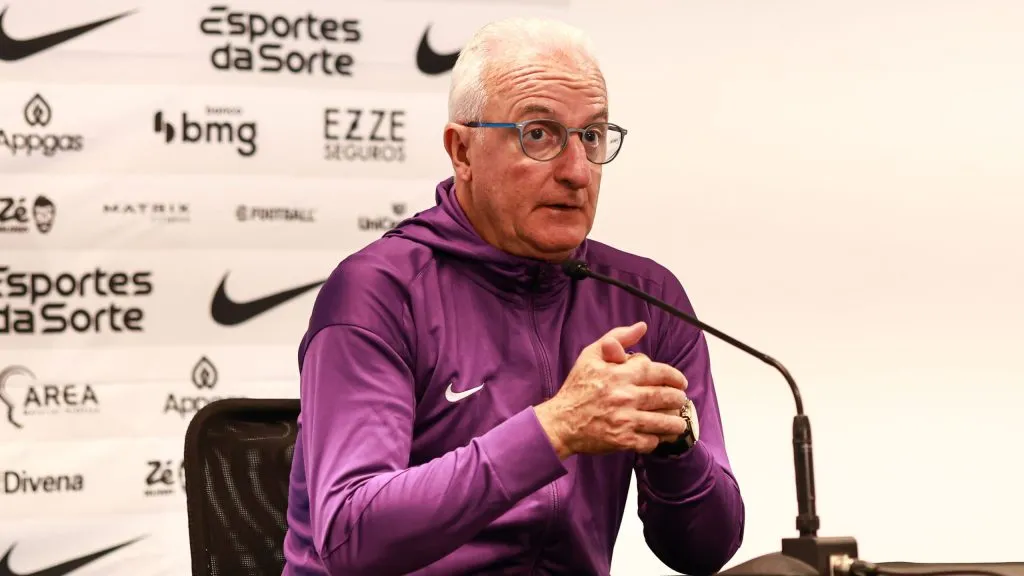 Dorival Junior técnico do Corinthians em coletiva após a partida contra o Grêmio no estádio Arena do Grêmio pelo campeonato Brasileiro A 2025. Foto: Maxi Franzoi/AGIF