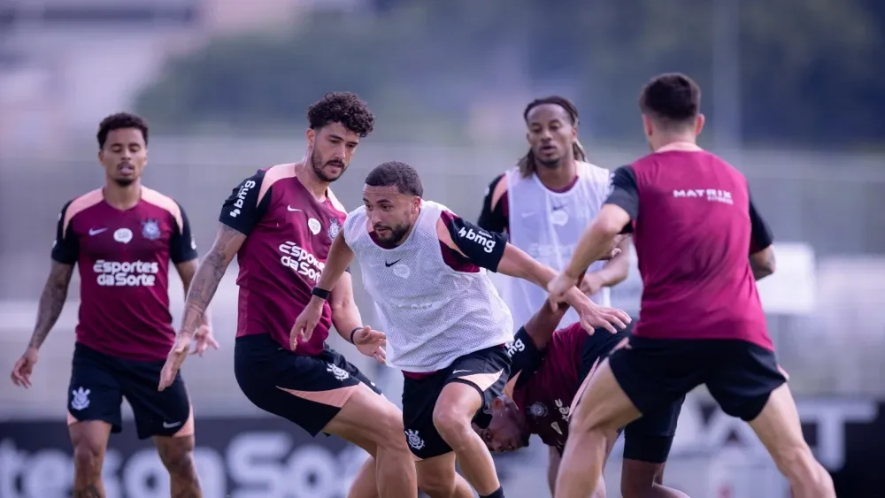 Zakaria Labyad em treino com time titular do Corinthians no CT Joaquim Grava – Foto: Rodrigo Coca/Ag. Corinthians