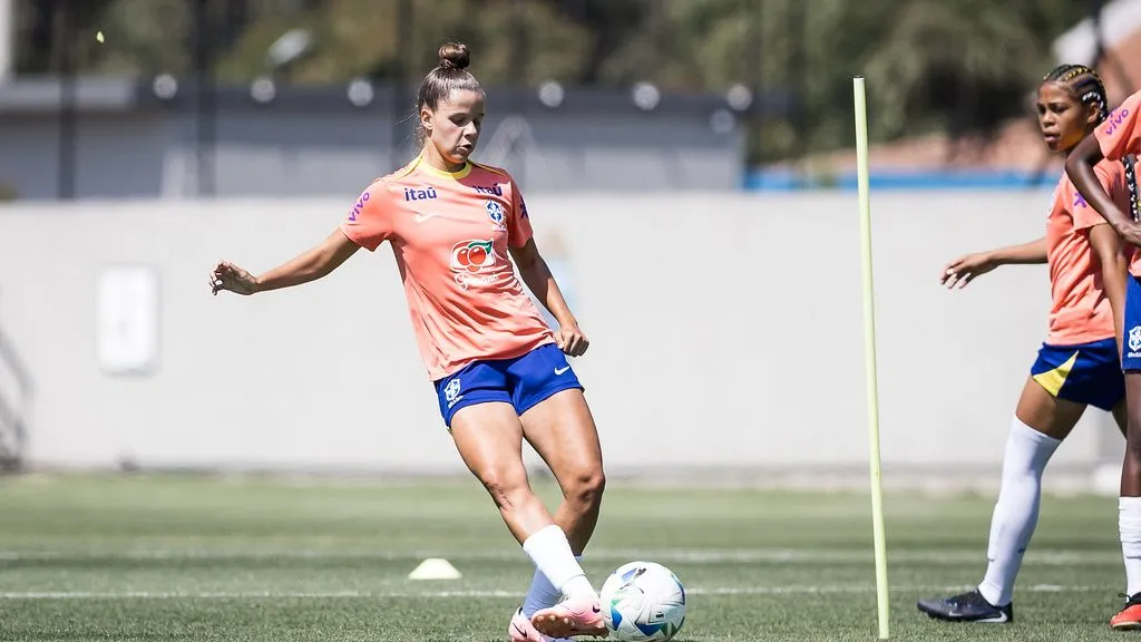 Duda Mattos em treino da Seleção Brasileira