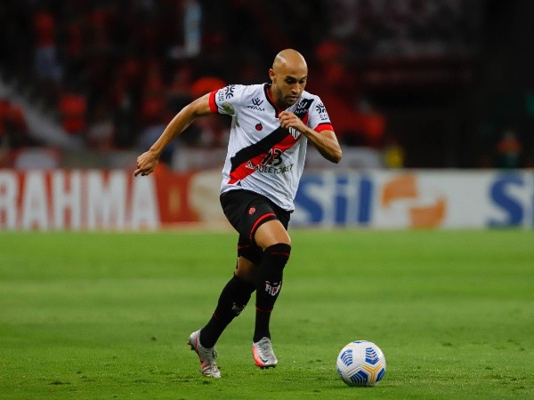 Dudu em ação com a camisa do Atlético-GO (Foto: Maxi Franzoi/AGIF)