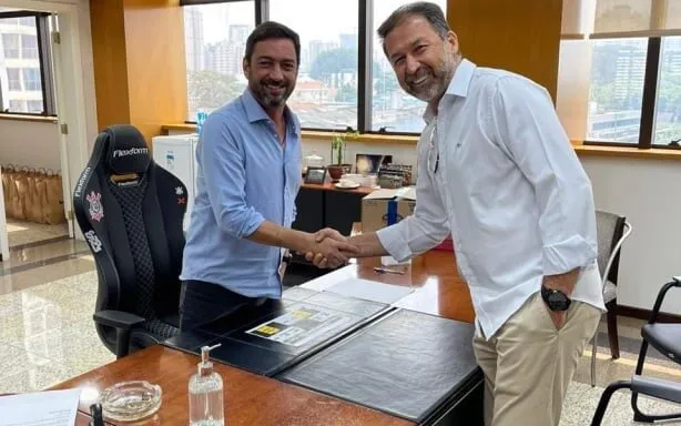 Duílio Monteiro e Augusto Melo se encontraram – Foto: Divulgação/Corinthians