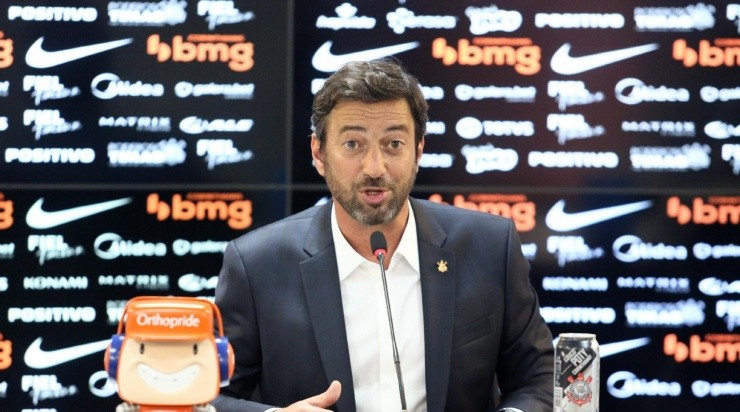 Além de estar na procura por um novo técnico, Duílio terá que resolver esse início de crise entre diretoria do Corinthians com o atacante Róger Guedes
