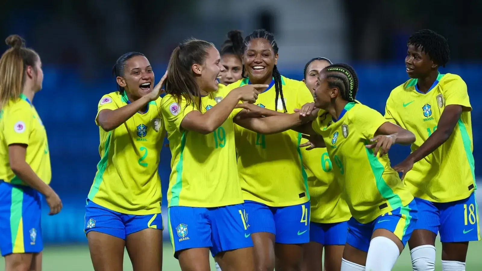 Elenco da Seleção Brasileira Feminina Sub-20 em campo