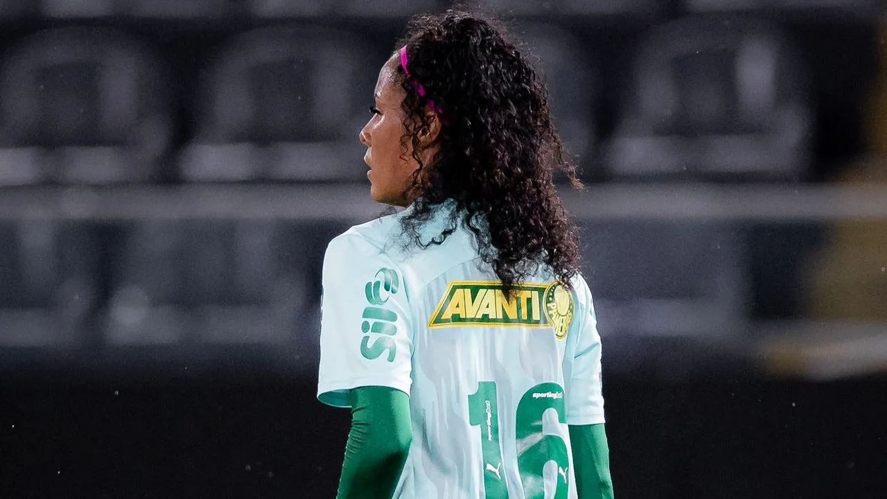 Emily Assis, jogadora do Palmeiras, em campo