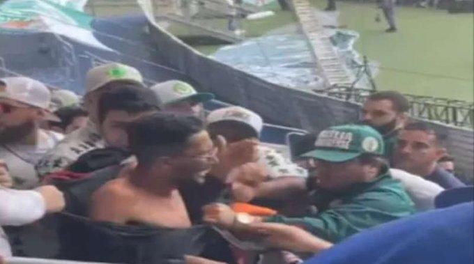 Torcedor do Flamengo sendo agredido por fanáticos palmeirenses. Foto: Reprodução/ Instagram